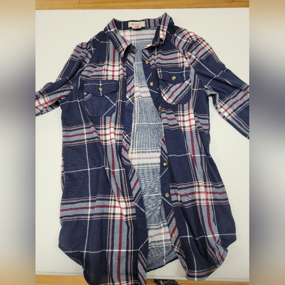 Button up - Picture 2 of 2